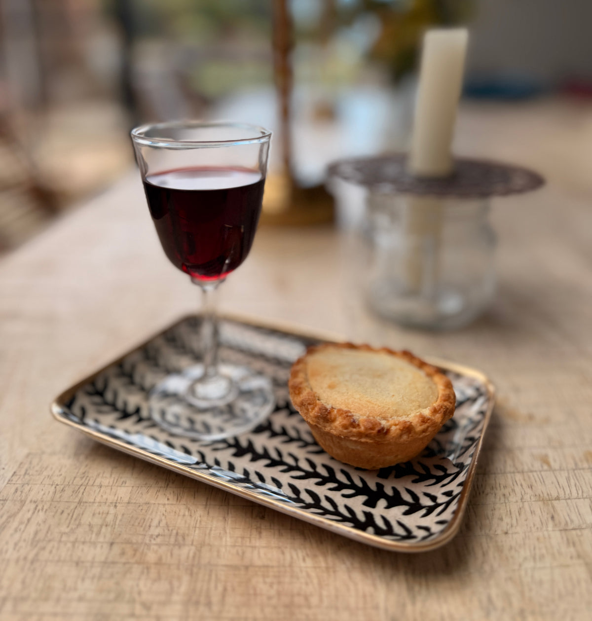 Enamelled decorative Epine Tray