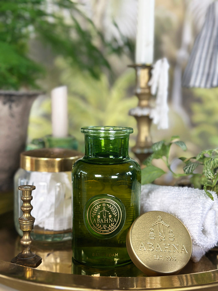 White Grapefruit & May Chang bath foam – enriched with chamomile, green tea & aloe vera