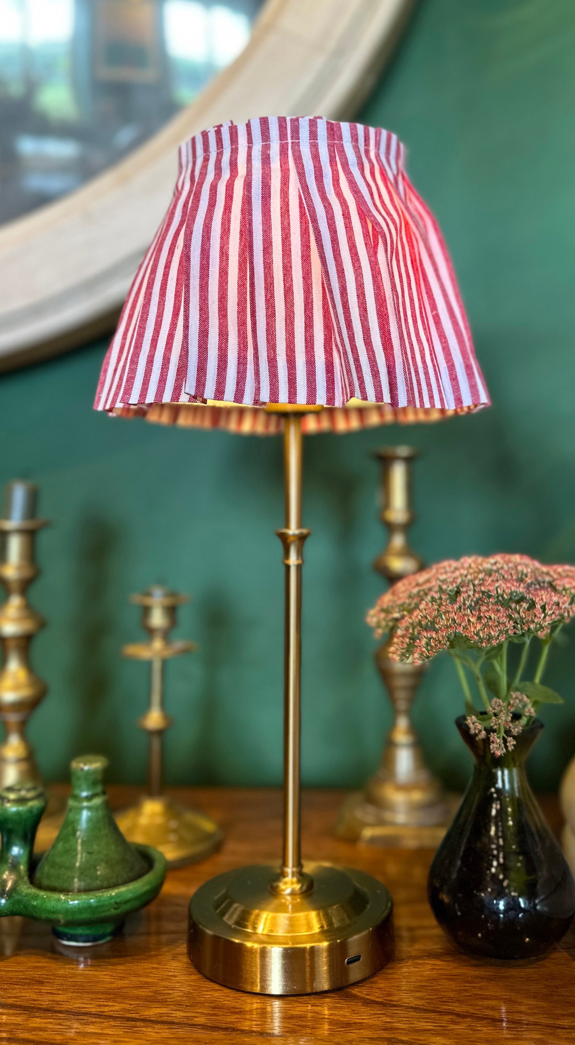 Cordless rechargeable bathroom lighting – elegant brass lamp with pink stripe fabric shade